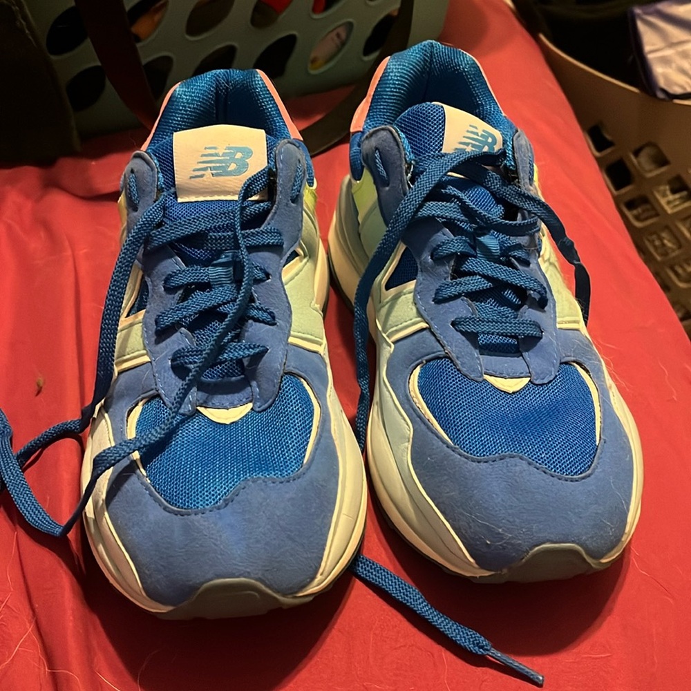 Blue New Balance like new sneakers